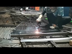 303 Gehwege Kanäle Galvanisierte Sicherheitsgitter Schiebefeste Perforierten Treppenbühnen Metallgitter