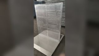 Sicherheitsabsperrung zur Kontrolle von Konzertbesuchern