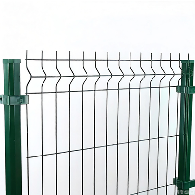 Einfach zu montierendes, verzinktes, PVC-beschichtetes 3D-Dreiecksbogen-V-Gitter-Sicherheitszaunfeld, 1,5 m Höhe, 50 x 200 mm Lochsystem