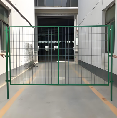 2.0m hohe PVC-beschichtete geschweißte Drahtnetzzaunplatte mit kugelsicheren Design für Sportfelder