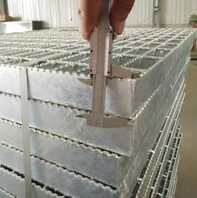 Q345 Heavy Duty Galvanized Steel Grating Strong Load Bearing Anti Corrosion Platform Panel